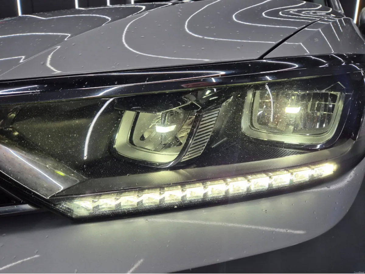 Volkswagen Passat HIGHLINE 2.0 TDI MANUAL 6SPEED F - Image 2