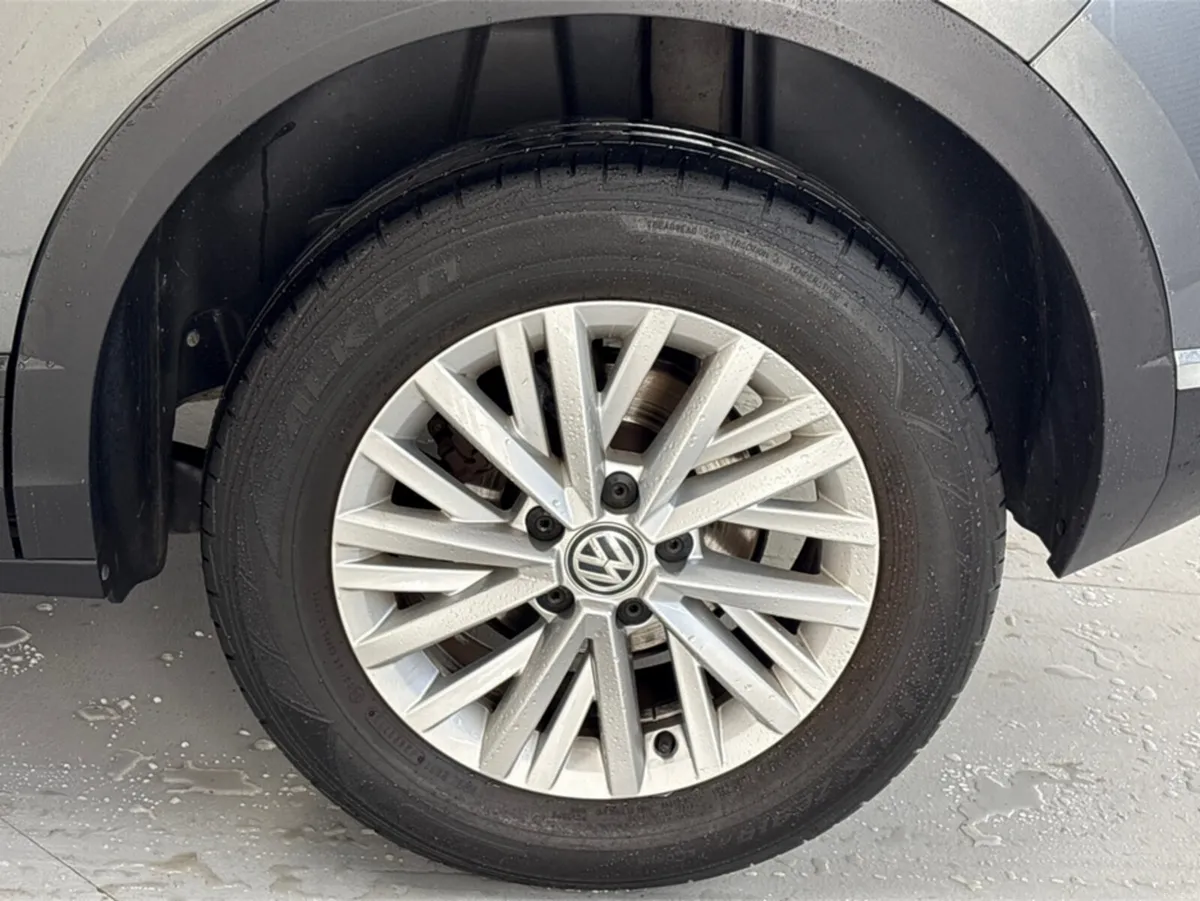 Volkswagen T-Roc DESIGN 1.0 TSI MANUAL**MULTIFUNCT - Image 4