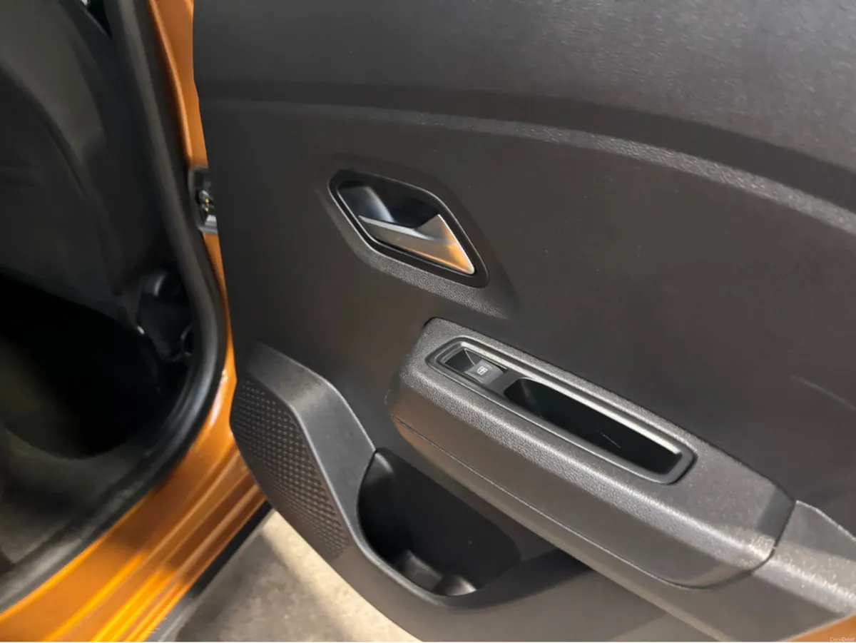 Dacia Sandero STEPWAY COMFORT TCE 90 CVT MY2 - Image 4