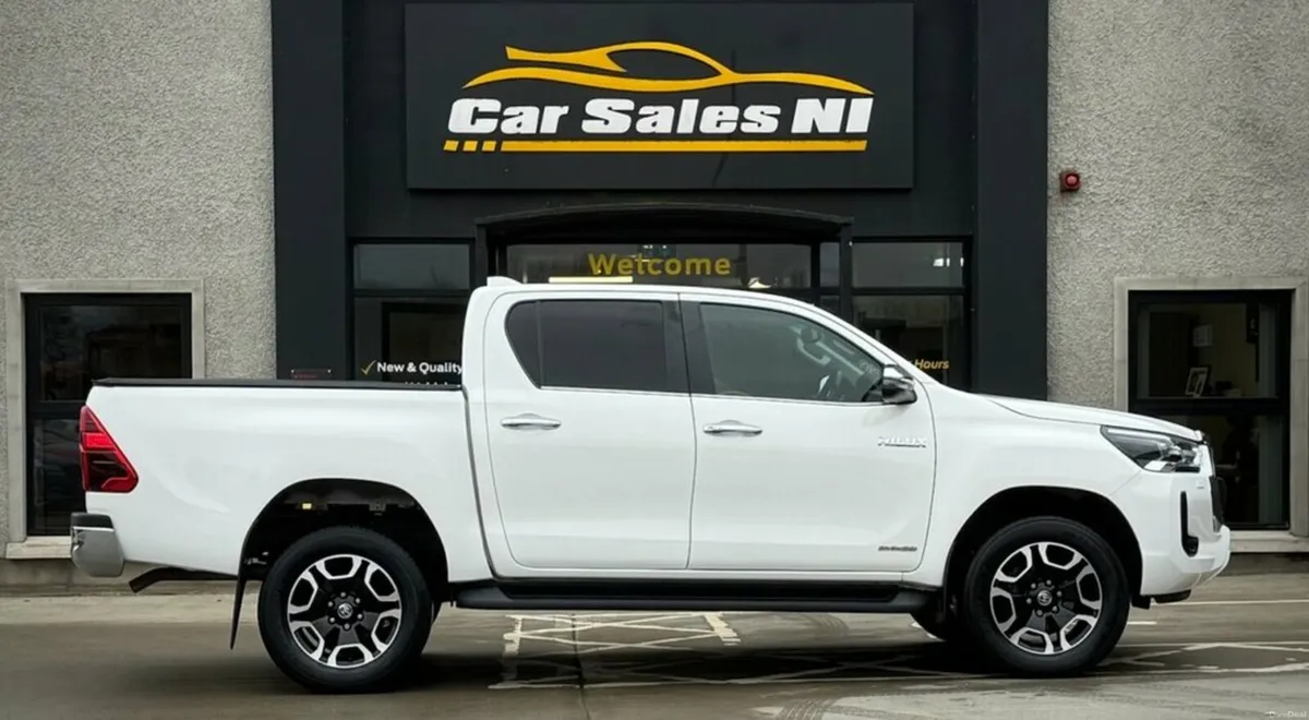 2.4 D-4D Invincible Pickup Double Cab 4dr Diesel A - Image 3