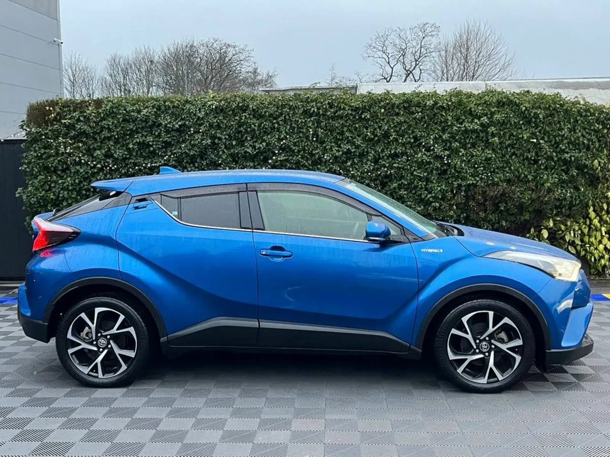 Toyota C-HR 1.8 HYBRID/ HALF LEATHER HEATED SEATS - Image 2