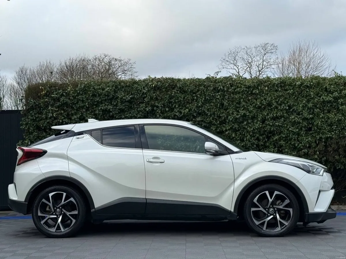 Toyota C-HR 1.8 HYBRID // DIAMOND CUT ALLOYS // HA - Image 2