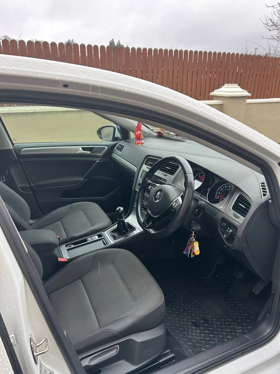 2016 Volkswagen Golf - Image 3