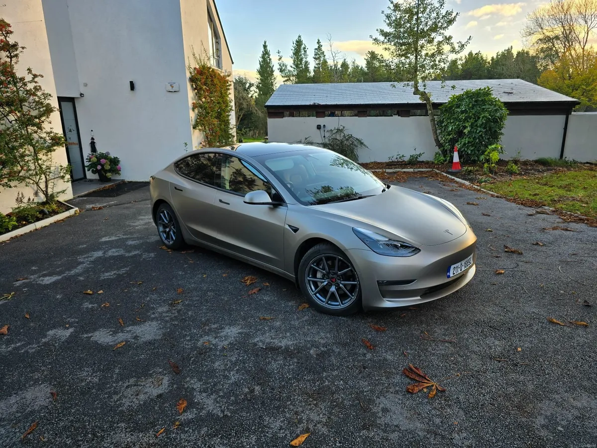 Tesla Model 3 2021 (Heat pump) - Image 3