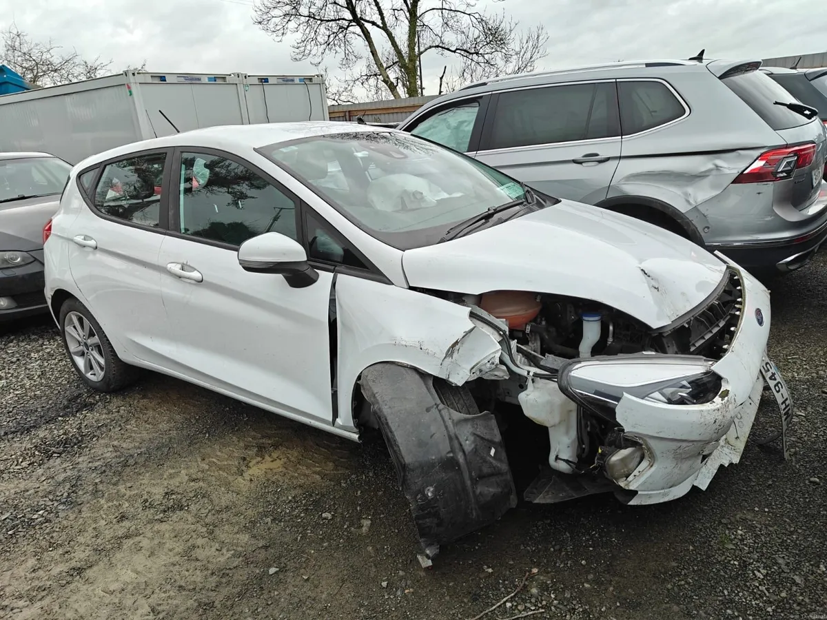 Crashed ford fiesta selling for parts - Image 1