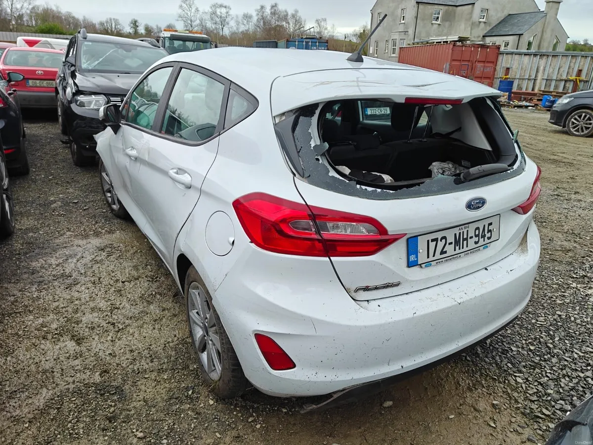 Crashed ford fiesta selling for parts - Image 3
