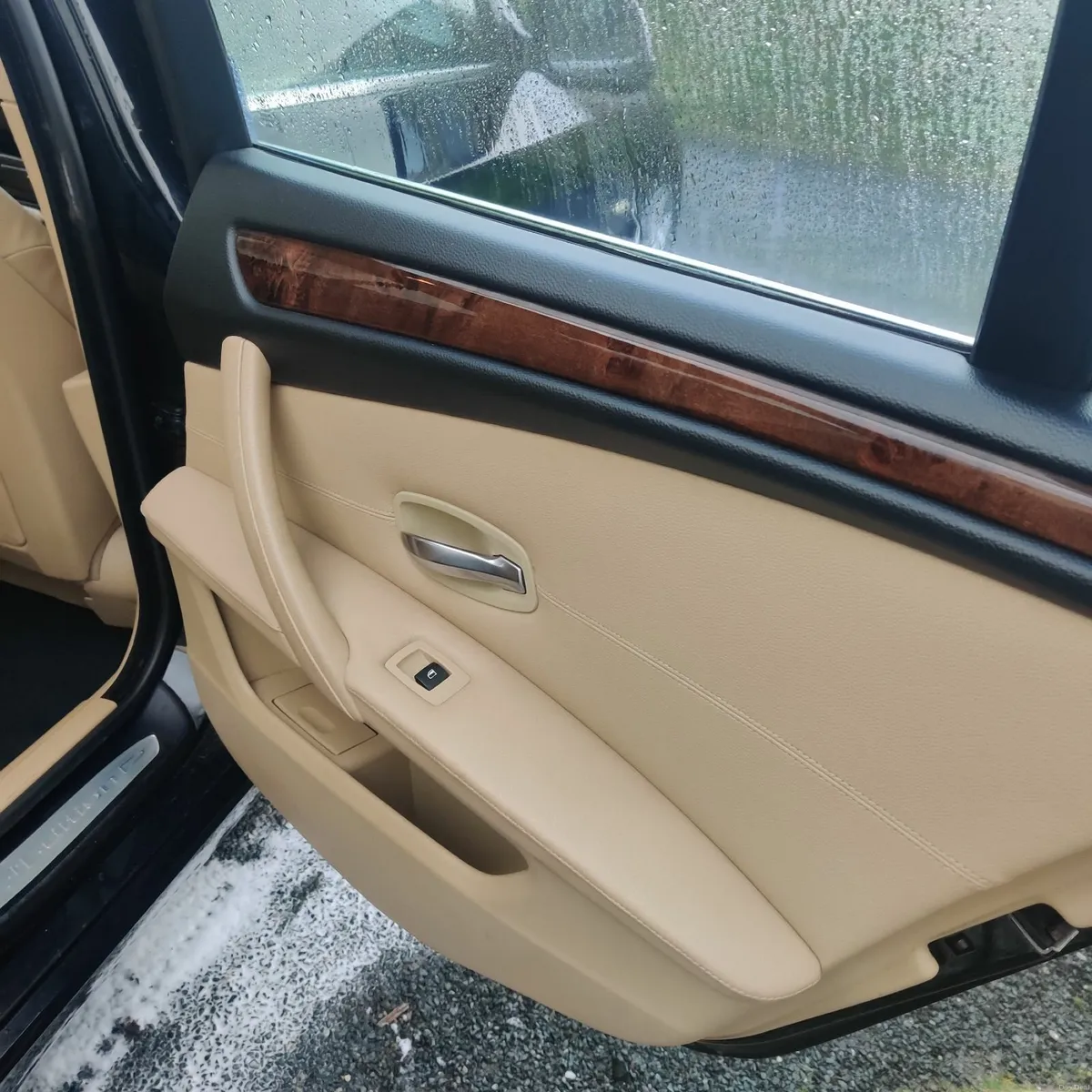 BMW 5-Series 2010 - Image 4