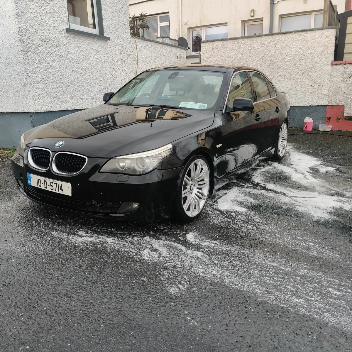 BMW 5-Series 2010 - Image 1