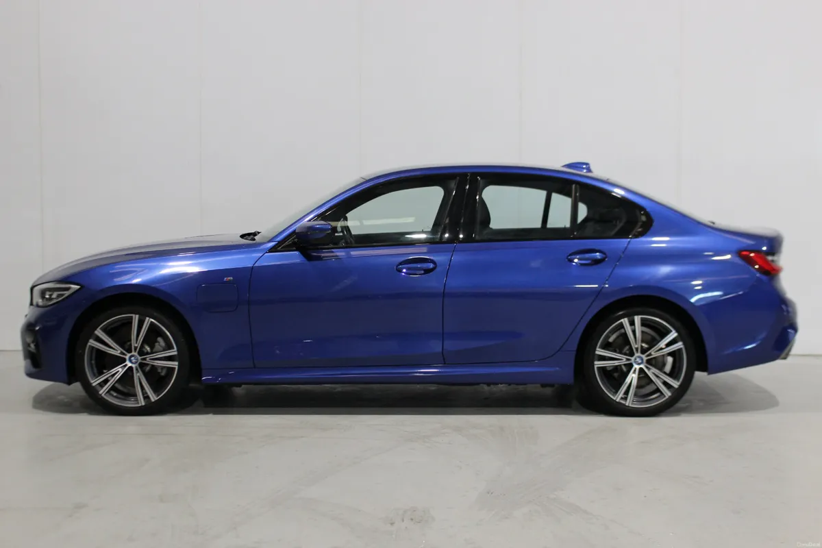 BMW 3-Series 2020 - Image 4