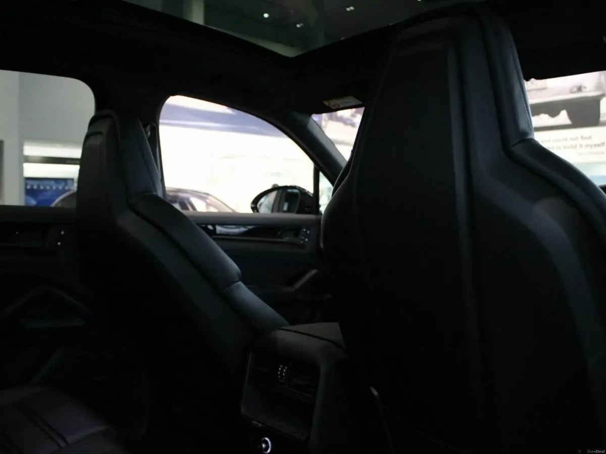 Porsche Cayenne E-Hybrid Black Edition - Image 3