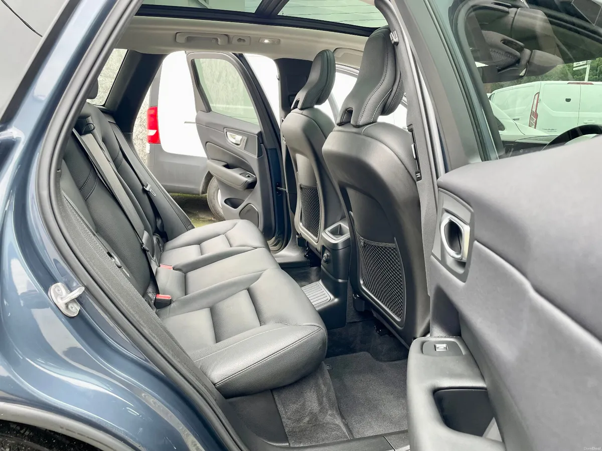 Volvo XC60 T6 Recharge PHEV PlusDark AWD Auto,2023 - Image 4