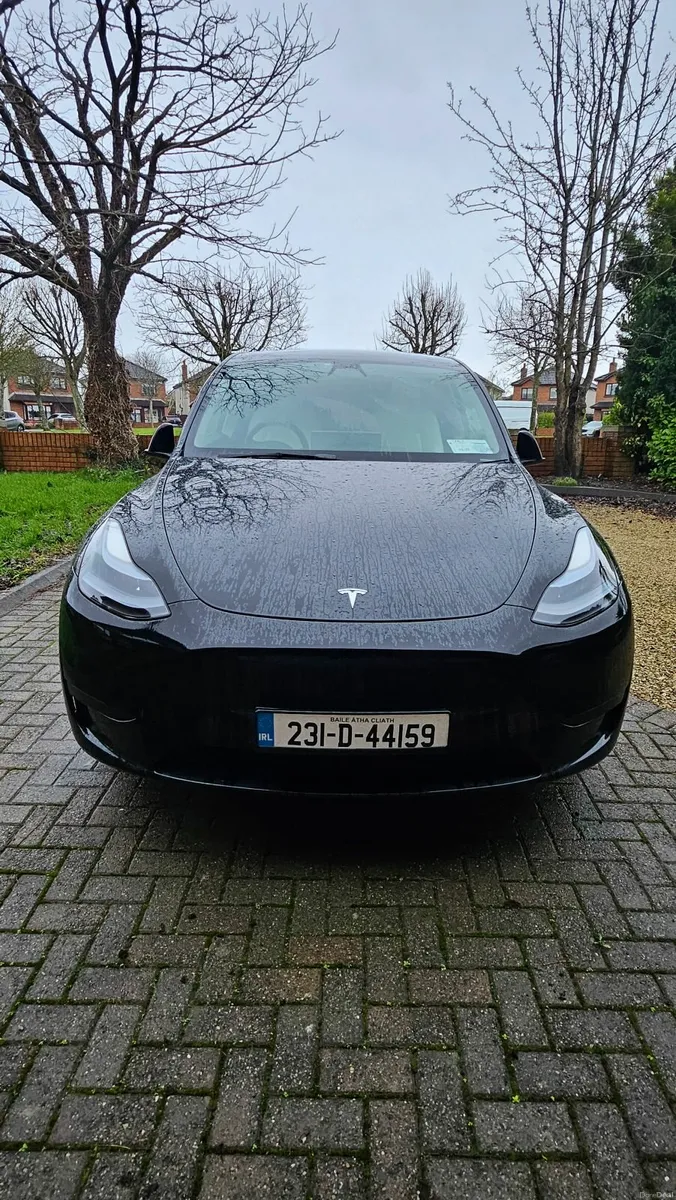 Tesla Model Y 2023 - Image 1