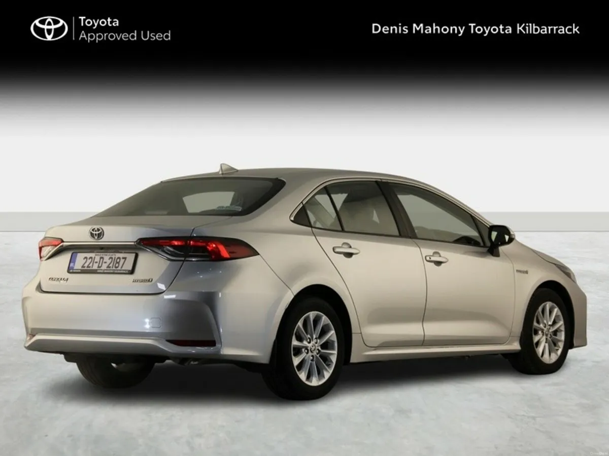 Toyota Corolla HYB LUNA SALOON - Image 2