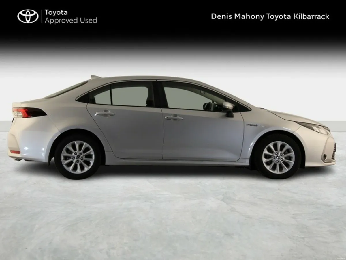 Toyota Corolla HYB LUNA SALOON - Image 3