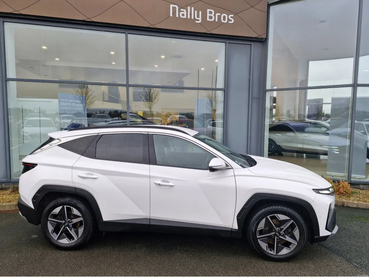 Hyundai Tucson EXECUTIVE PLUS 5DR - Image 2