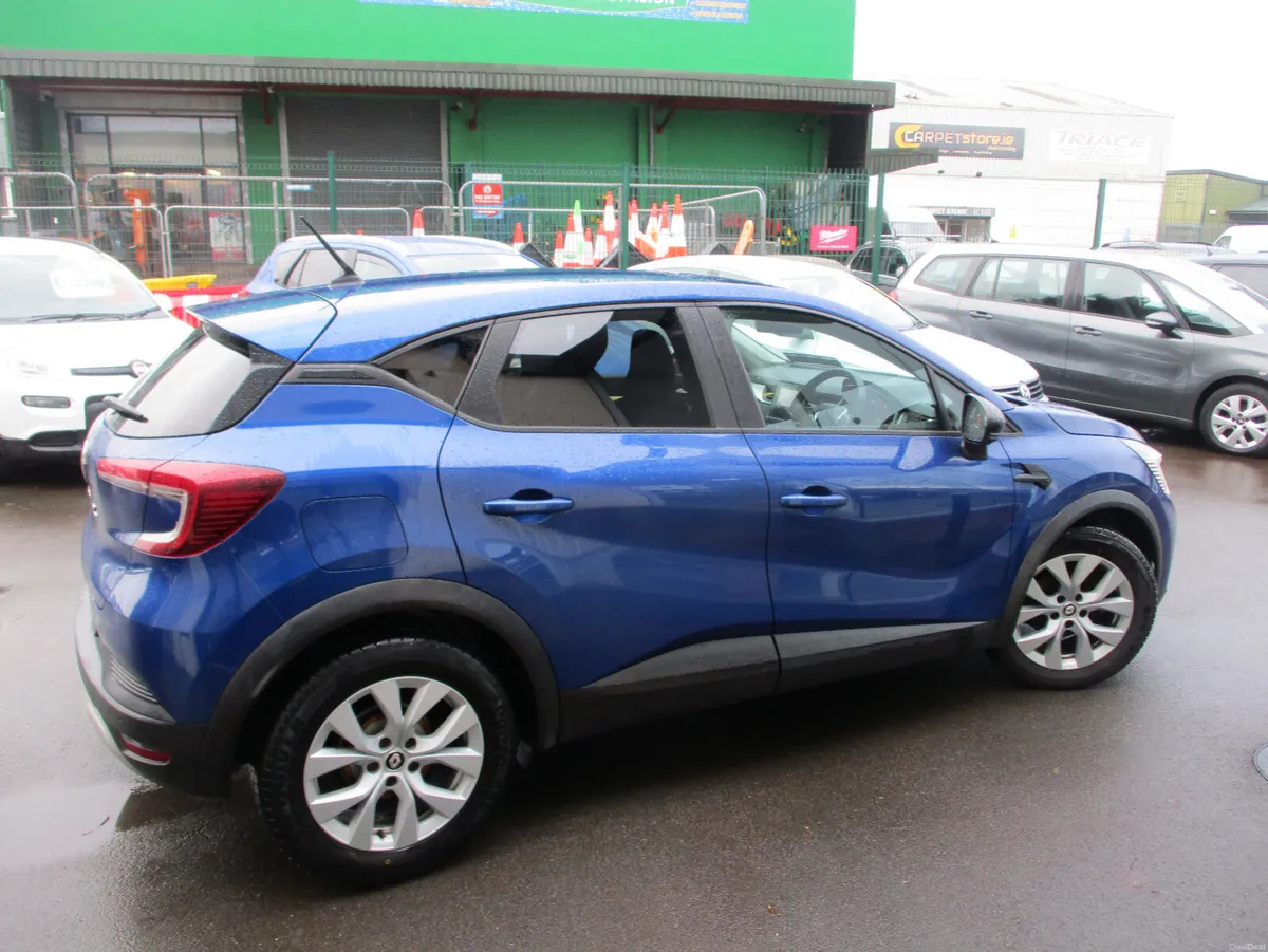 Renault Captur ICONIC 10.0 2022 - Image 4