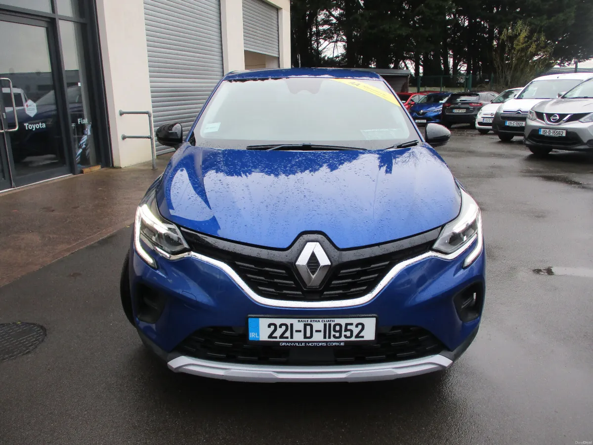 Renault Captur ICONIC 10.0 2022 - Image 2