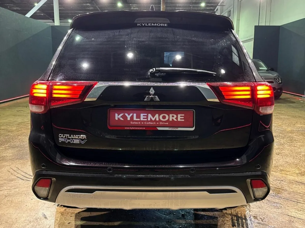 Mitsubishi Outlander PHEV 2.4L 4WD AUTOMATIC - REV - Image 4