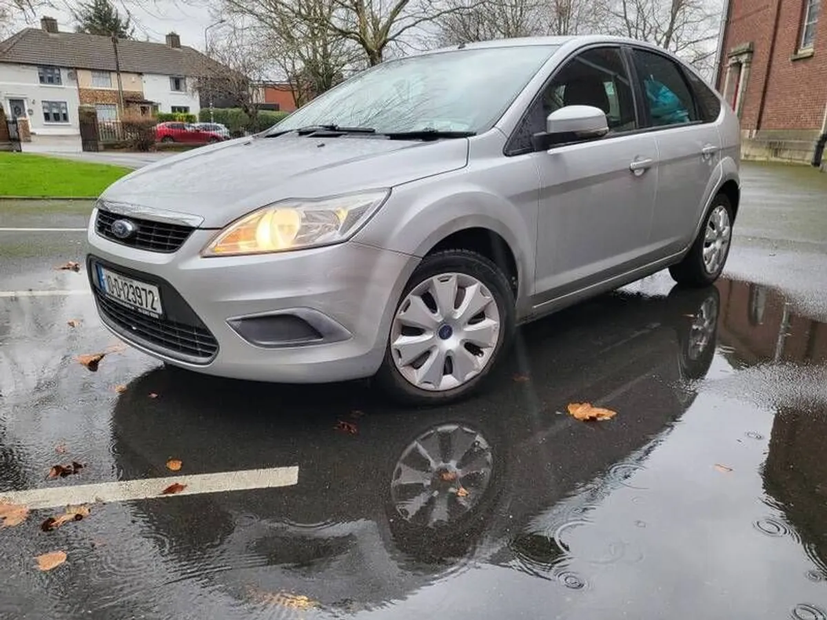 2010 Ford Focus - Image 2