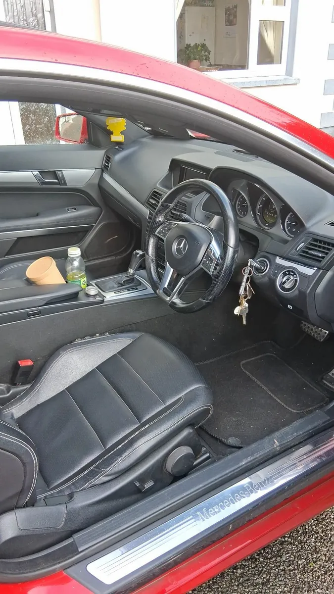 Mercedes-Benz E-Class 2011 - Image 2