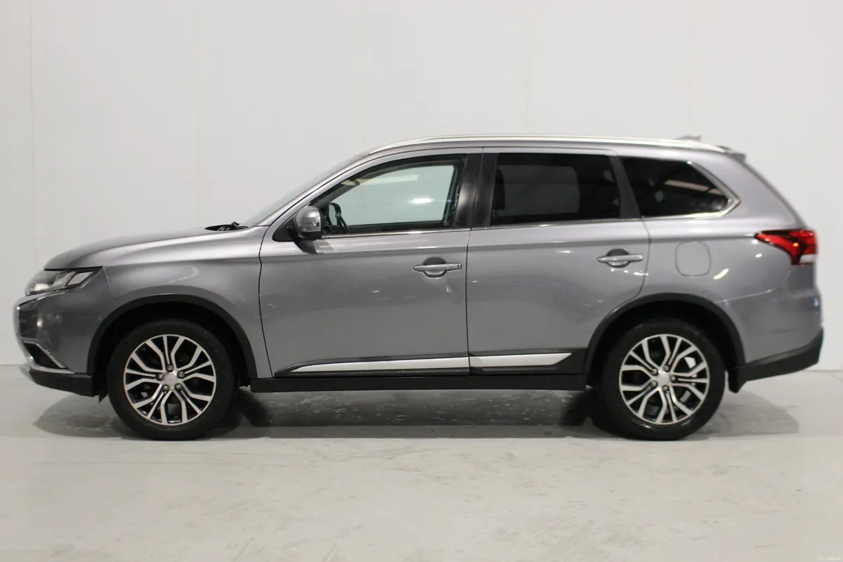 Mitsubishi Outlander 2017 2.3d AWD 7 SEATS - Image 4