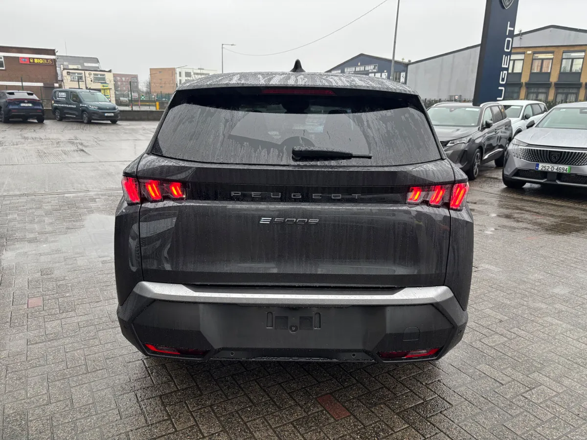 Peugeot 5008 eAllure - Image 5