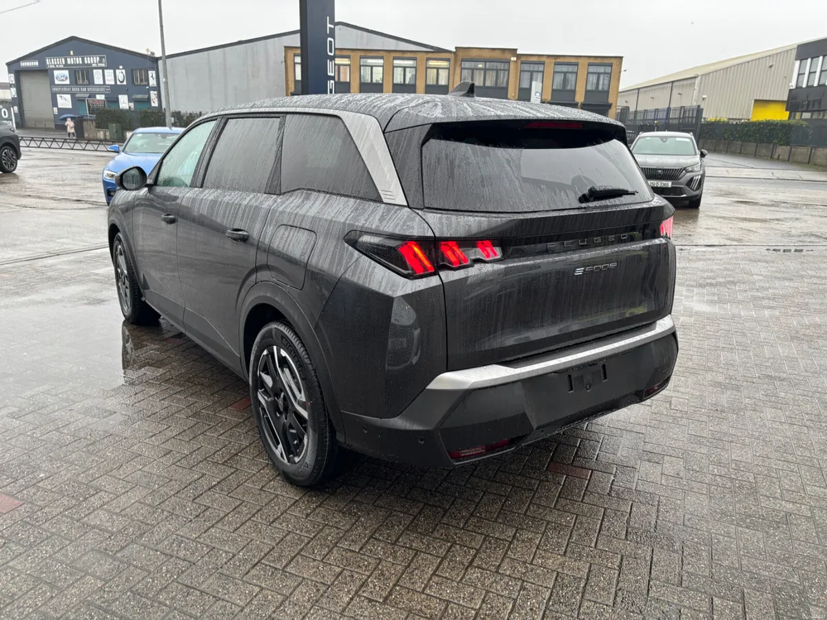 Peugeot 5008 eAllure - Image 6