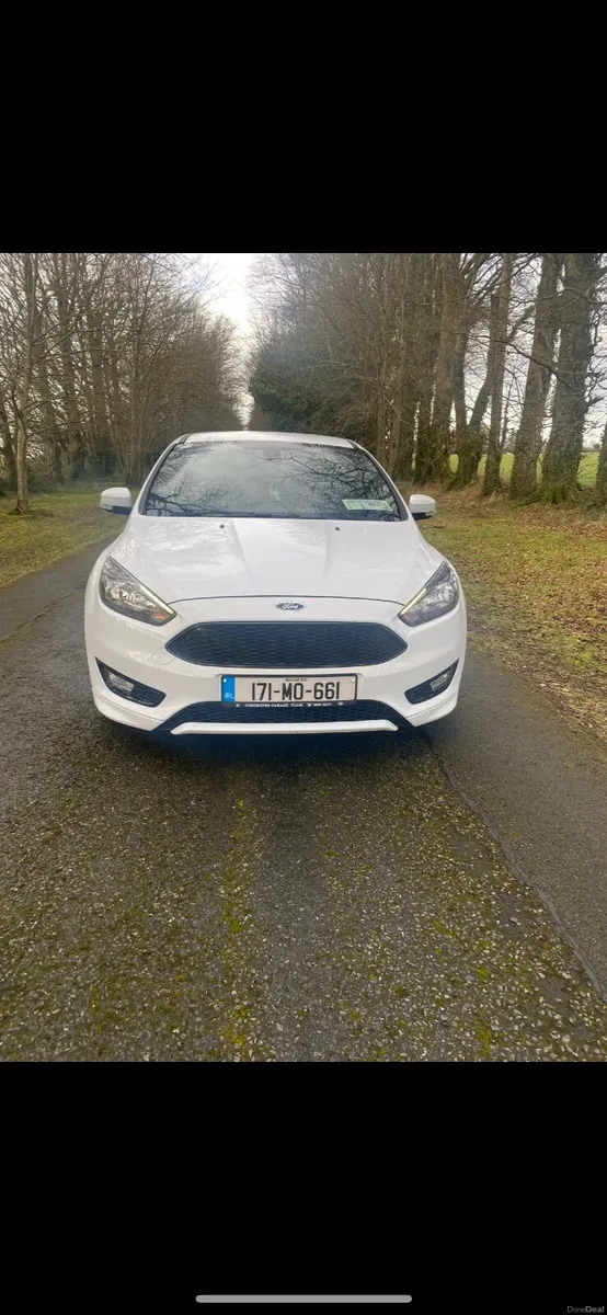 White Ford Focus ST Line - Image 2