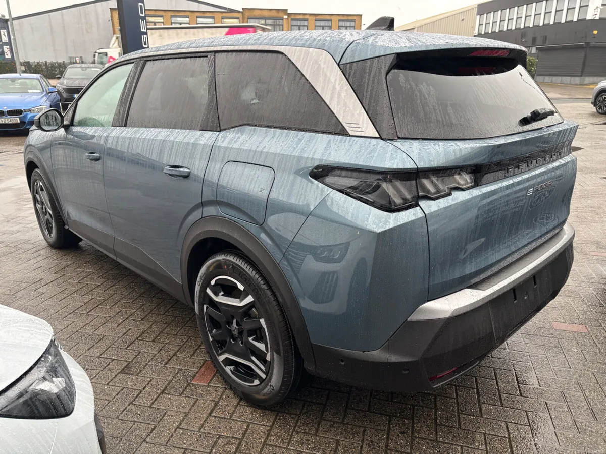 2026 Peugeot 5008 eAllure - Image 4