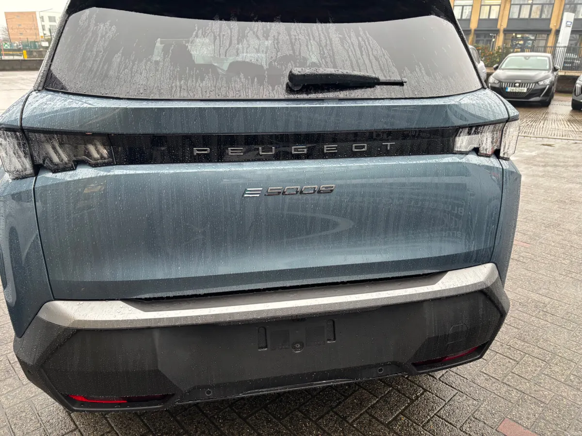 2026 Peugeot 5008 eAllure - Image 5