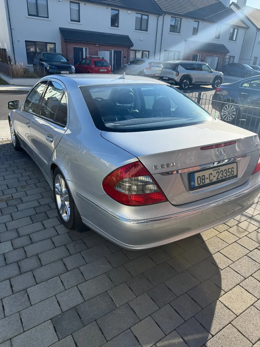 Mercedes-Benz E-Class 2008 - Image 2