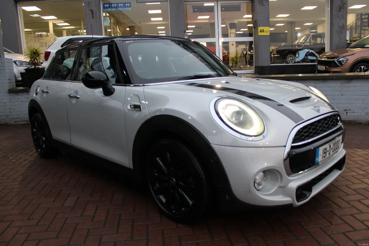 2.0SD COOPER EDITION 5DR HATCHBACK AUTO // AS NEW - Image 2