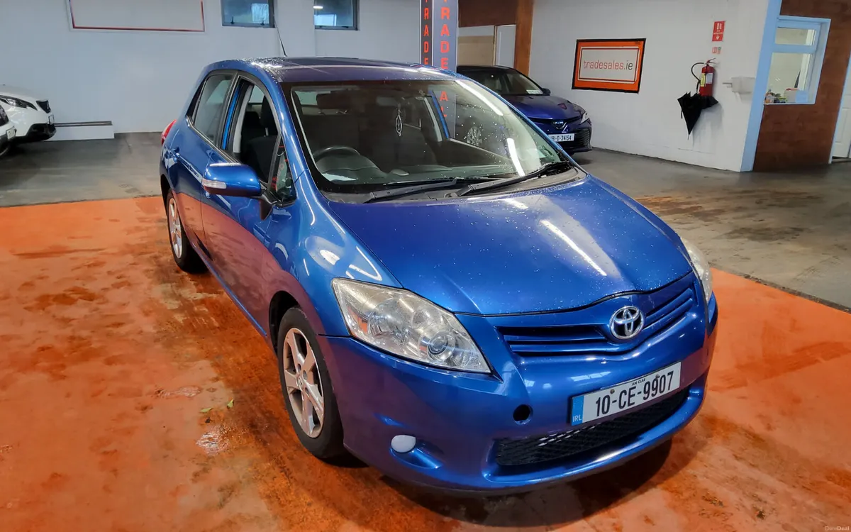 Toyota Auris 2010 - Image 1