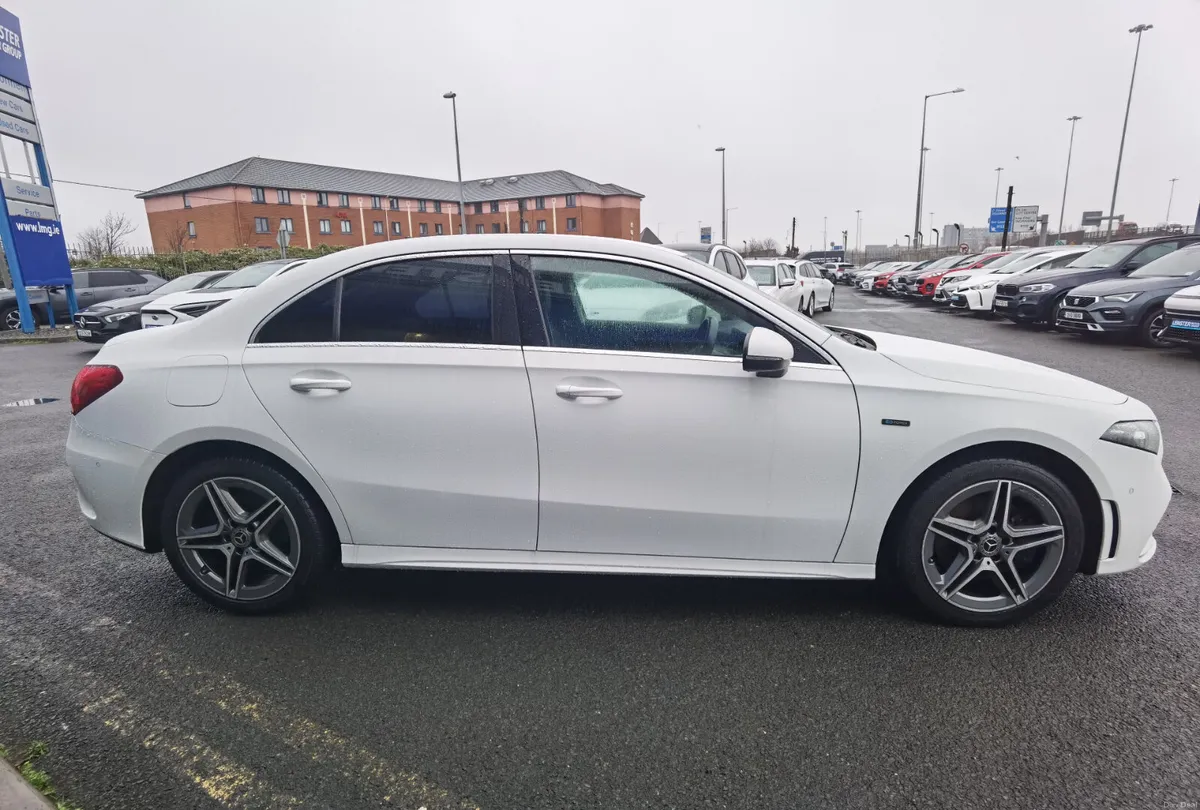 MERCEDES-BENZ A CLASS A250 E AMG LINE EXECUTIVE - Image 4