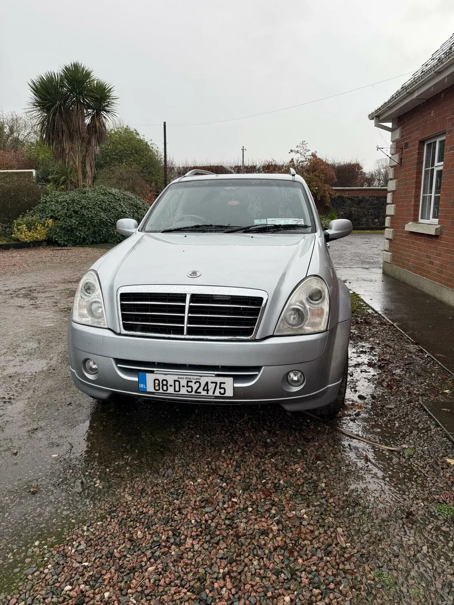 SsangYong passenger jeep, 7-seater - Image 1