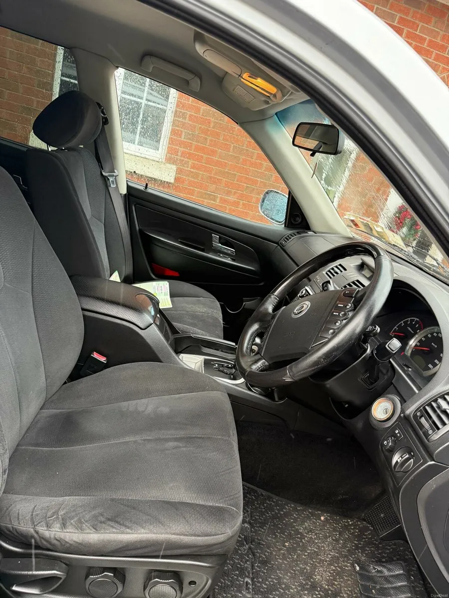 SsangYong passenger jeep, 7-seater - Image 2