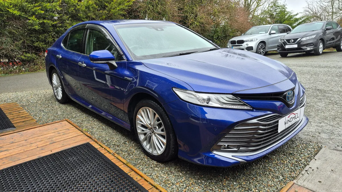Toyota Camry Hybrid - Image 3