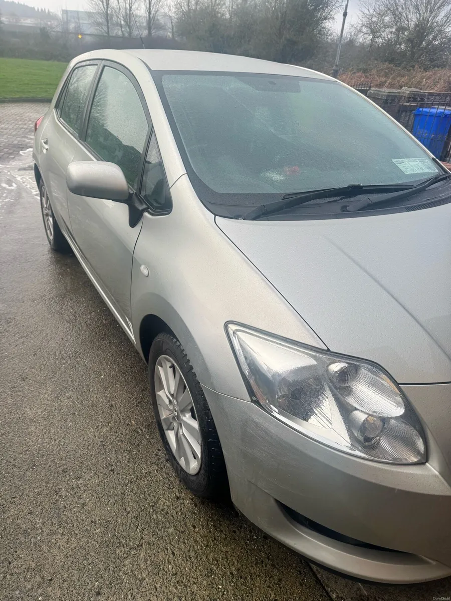08 Toyota Auris - Image 2