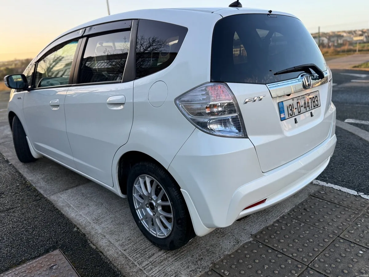 131 Honda Fit Hybrid Auto 1.3 Petrol Fresh import - Image 4