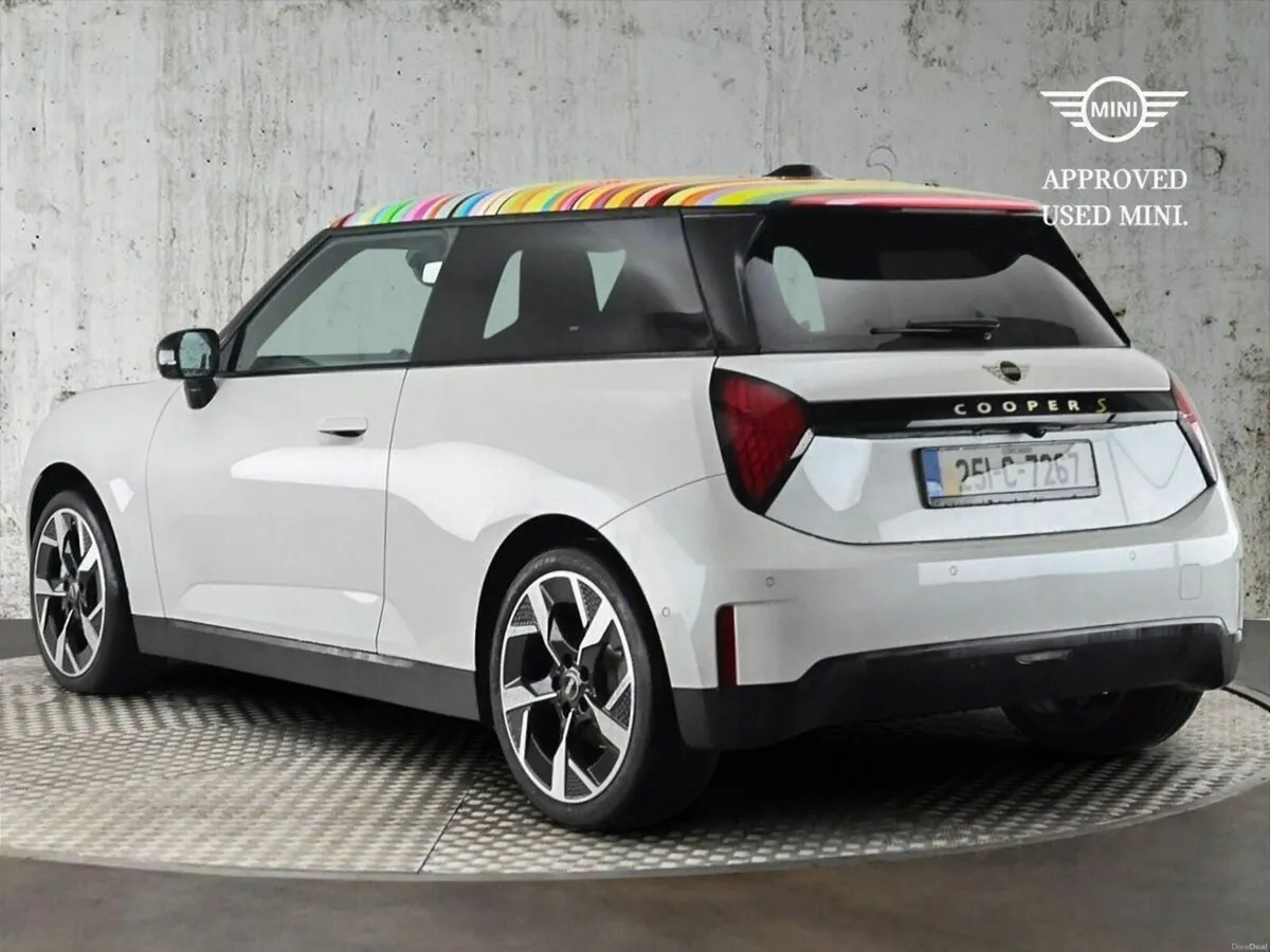 Mini Cooper Cooper SE - Image 2