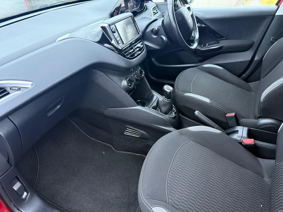 Peugeot 208 2015 - Image 6