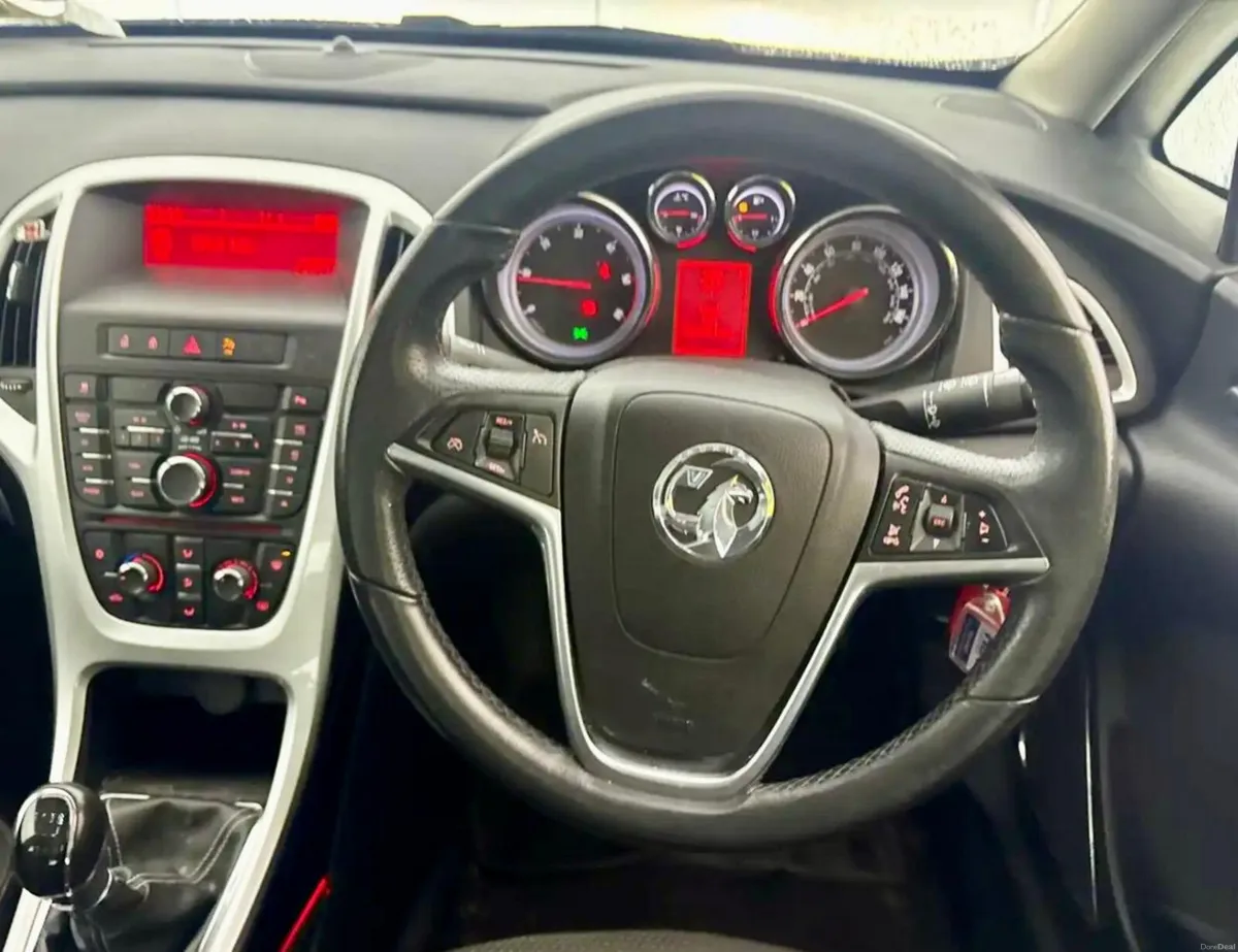 OPEL/ Vauxhall Astra SRI, LOW KMS, NCT&TAX - Image 2
