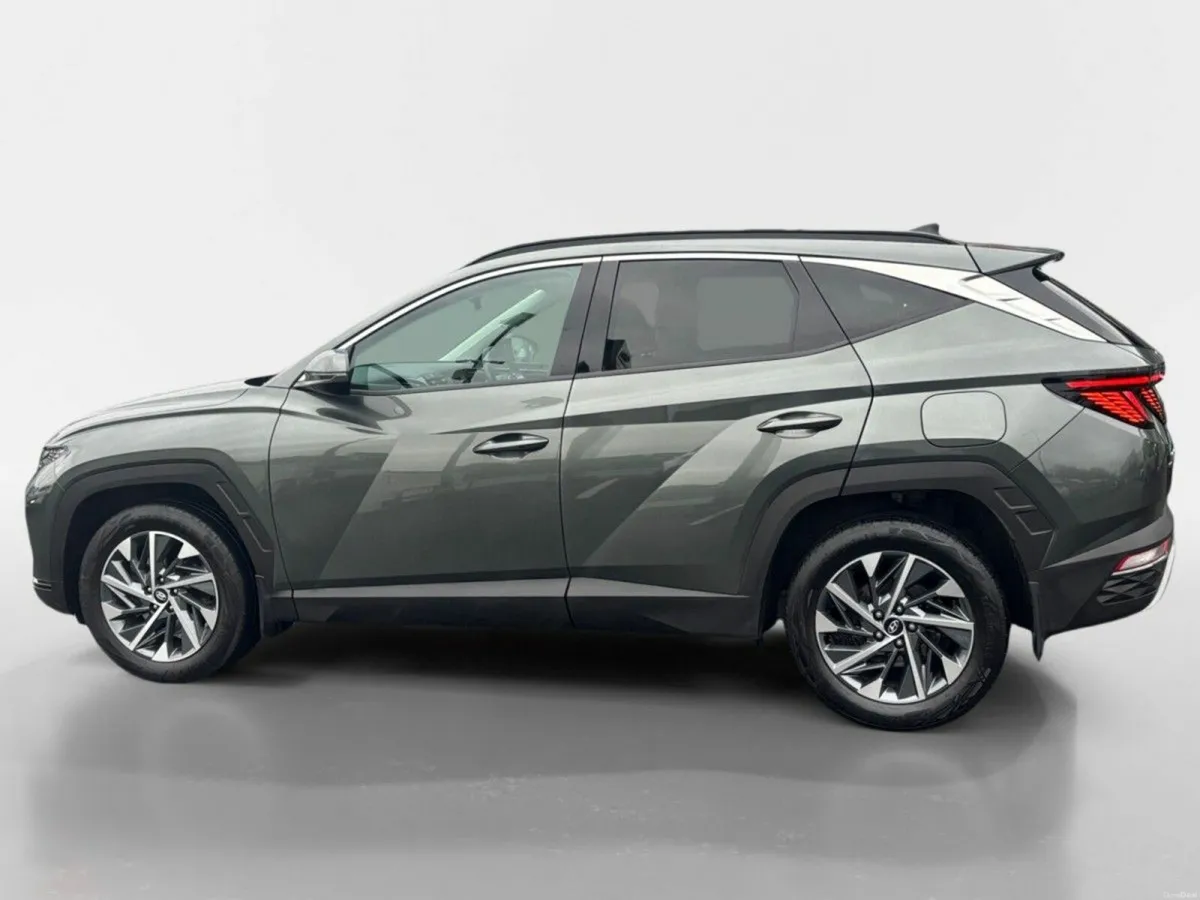 Hyundai Tucson 2WD Executive Plus - Image 3