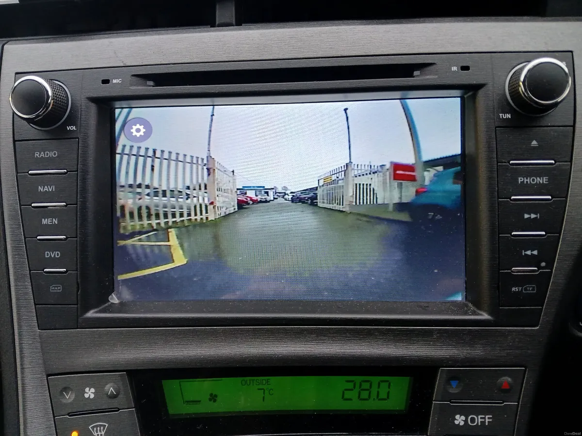 Toyota Prius 2015 - Image 2