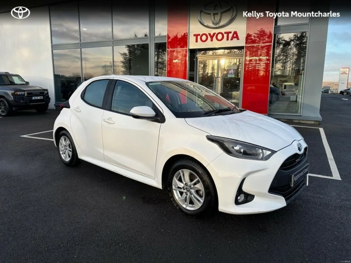 Toyota Yaris YARIS 1.5 HYBRID LUNA - Image 1