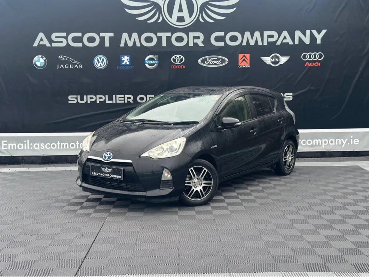 Toyota Aqua Hybrid - Image 2