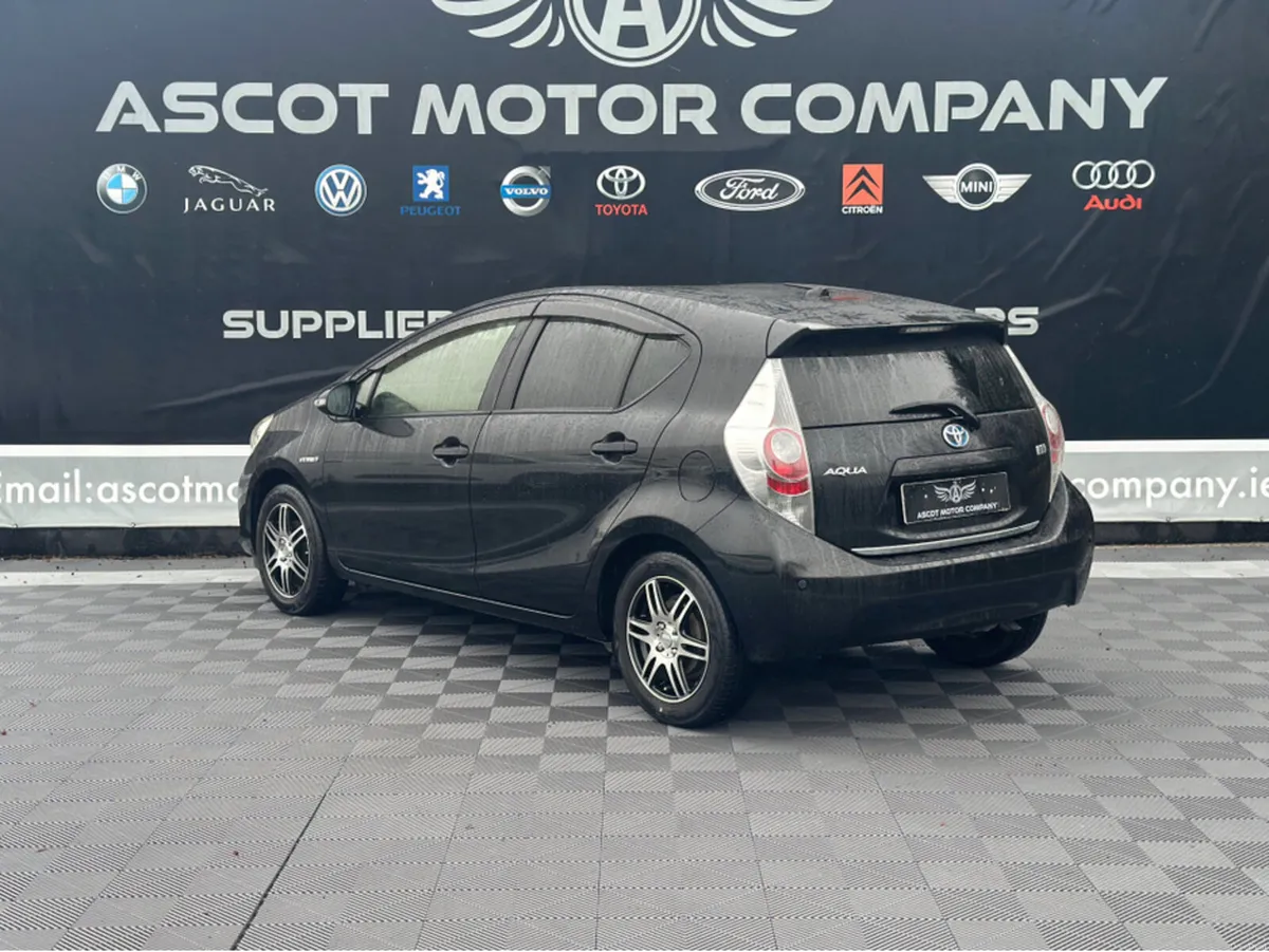 Toyota Aqua Hybrid - Image 6