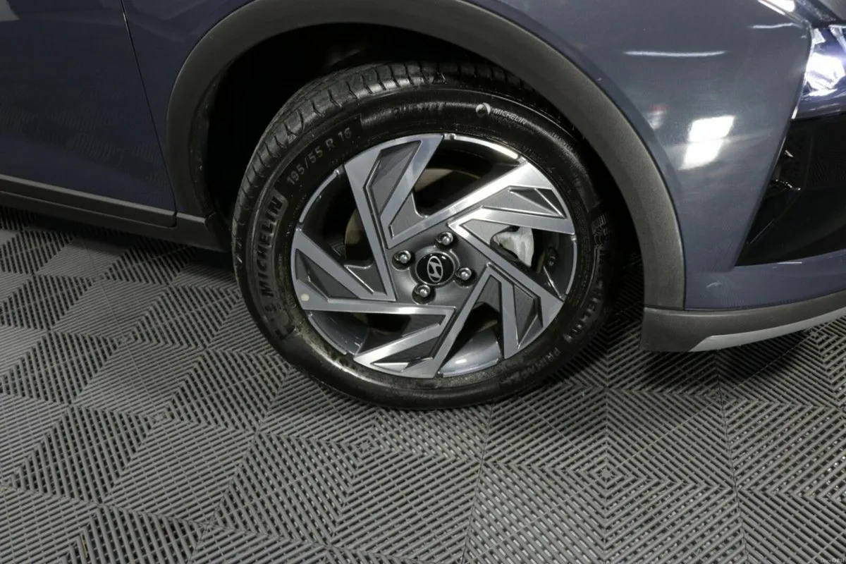 Hyundai Bayon AUTOMATIC LOW MILEAGE EXECUTIVE 1.0 - Image 3