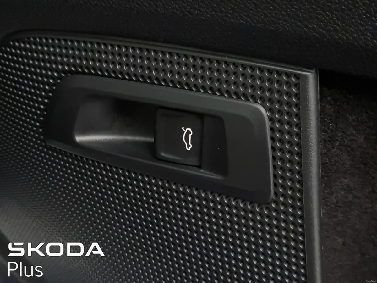 Skoda Kodiaq **BEIGE LEATHER**ELECTRIC BOOT**STYLE - Image 4