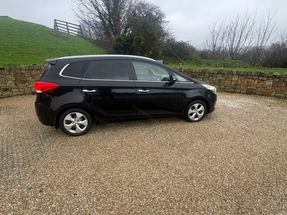 2015 Kia Carens - Image 2